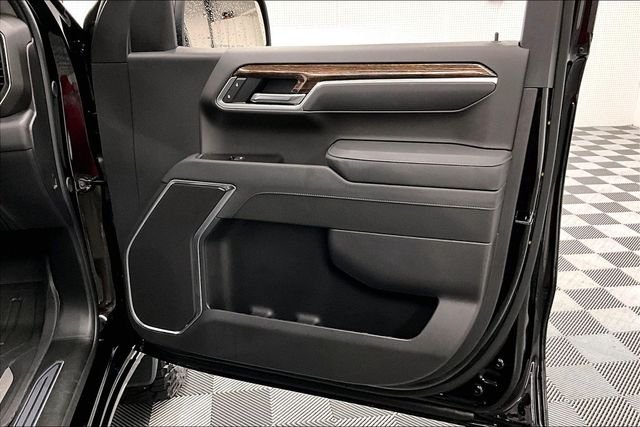 Used 2026 Onyx Black GMC Elevation image 21