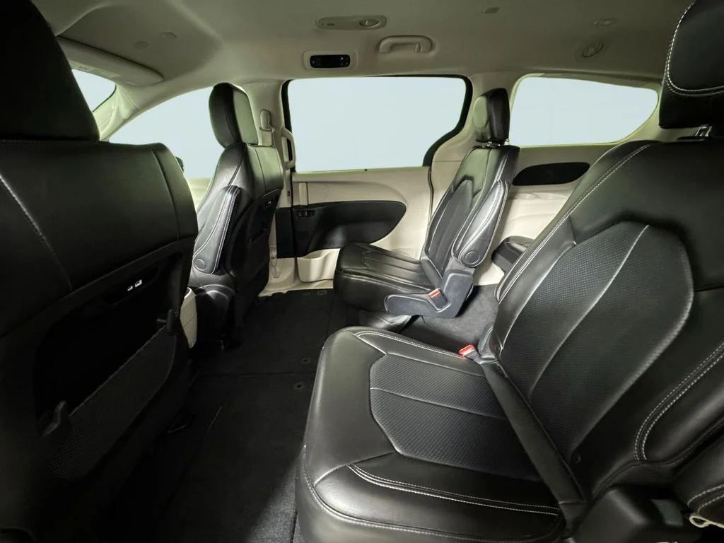 Used 2024 Black Chrysler Touring L image 12