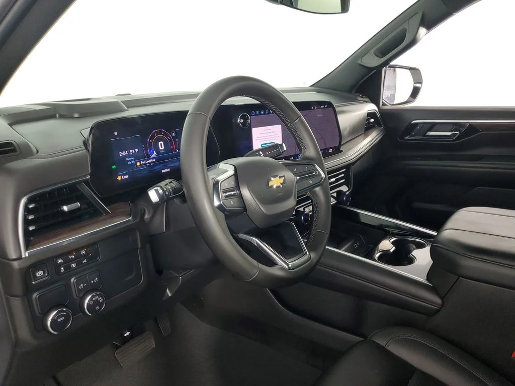 Used 2025 White Chevrolet LT image 10
