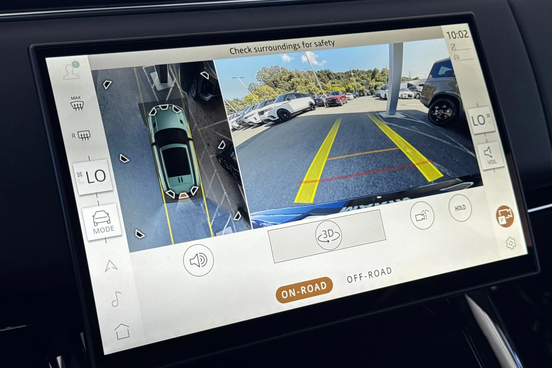 New 2026 Santorini Black Land Rover Dynamic SE image 22