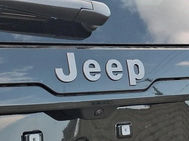 New 2026 Diamond Black Crystal Pearl-Coat Exterior Paint Jeep  image 11