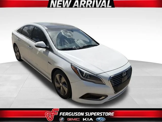 Used 2016 White Hyundai Limited image 1