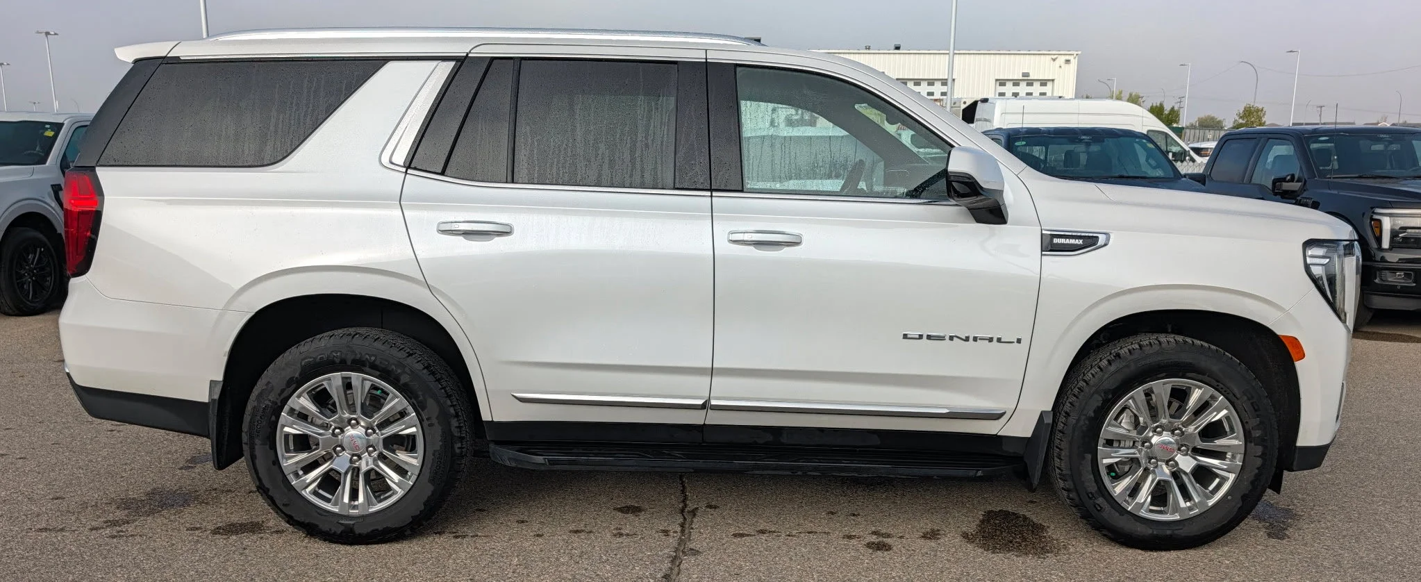 Used 2023 WHITE GMC DENALI 4WD DIESEL LOW KMS image 6