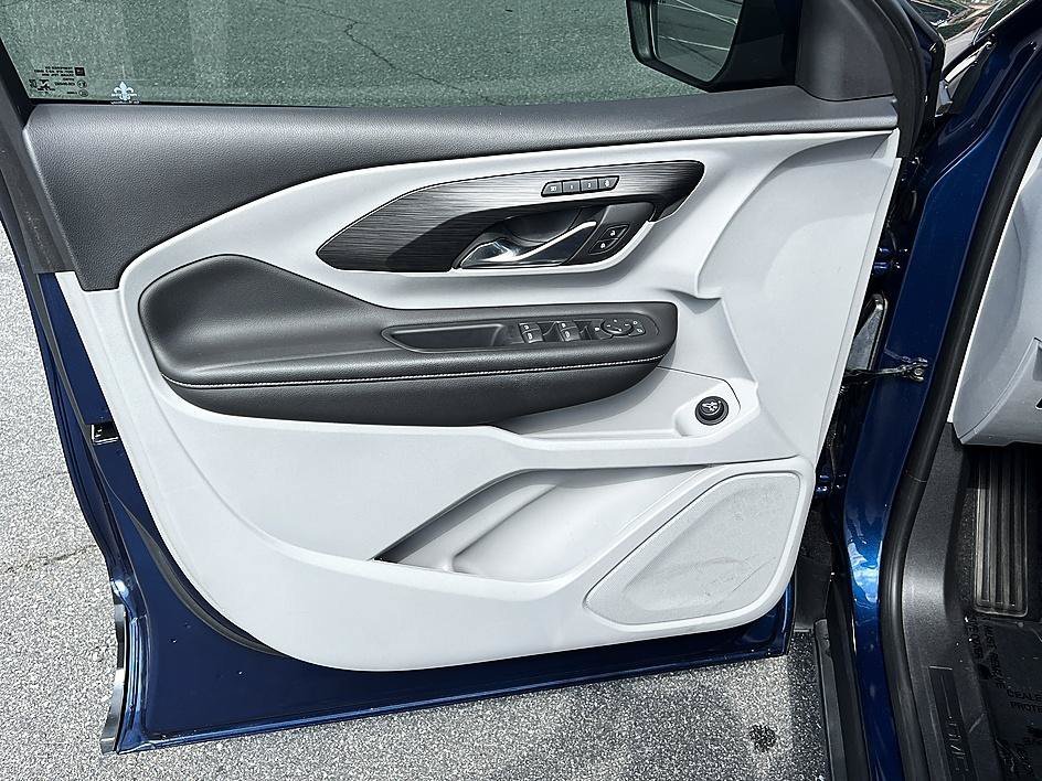 Used 2022 Marine Metallic GMC SLT image 19