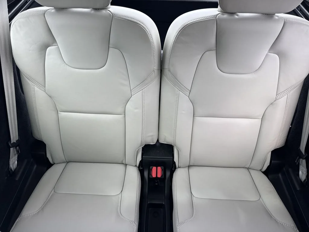 Used 2022 White Volvo T8 Inscription 7 Passenger image 22