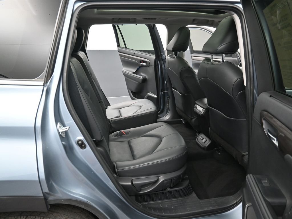Used 2020  Toyota Platinum image 34