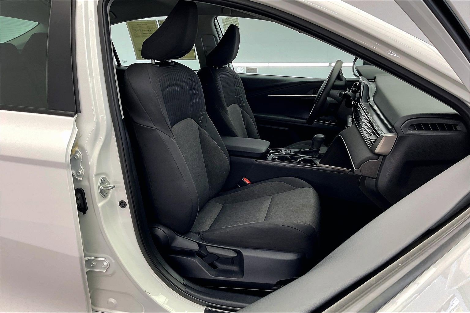Used 2025 Ice Cap Toyota LE image 6