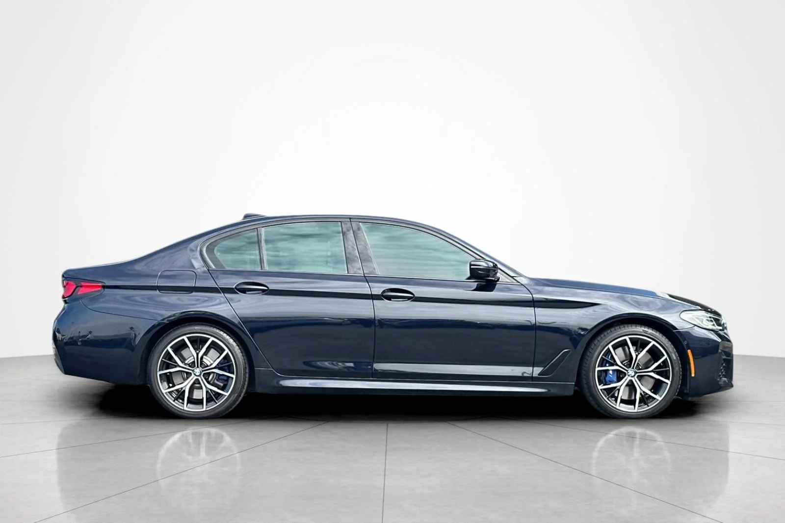 Used 2023 Carbon Black Metallic BMW 540i xDrive image 6