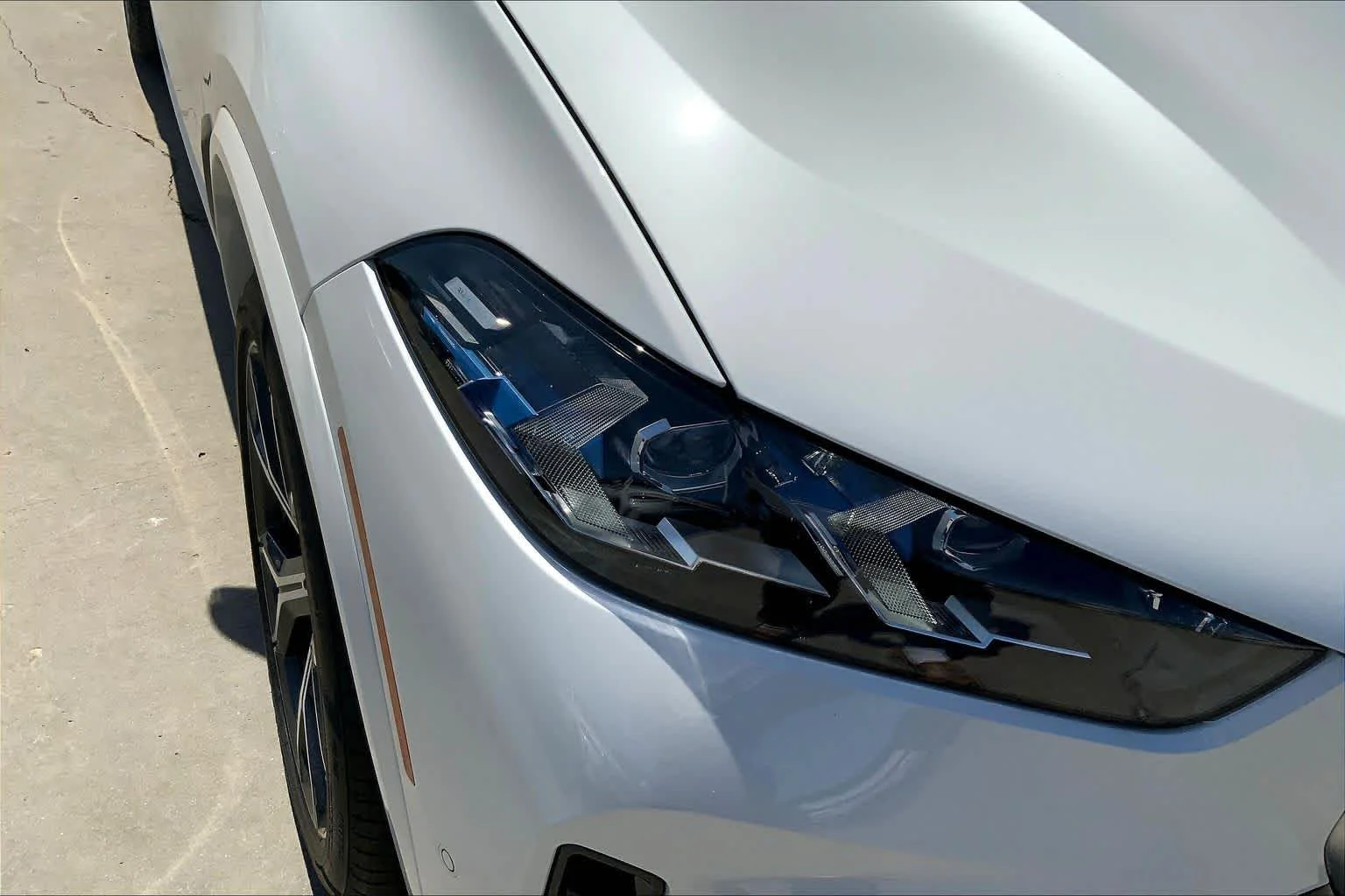 New 2026 Mineral White Metallic BMW xDrive40i image 13