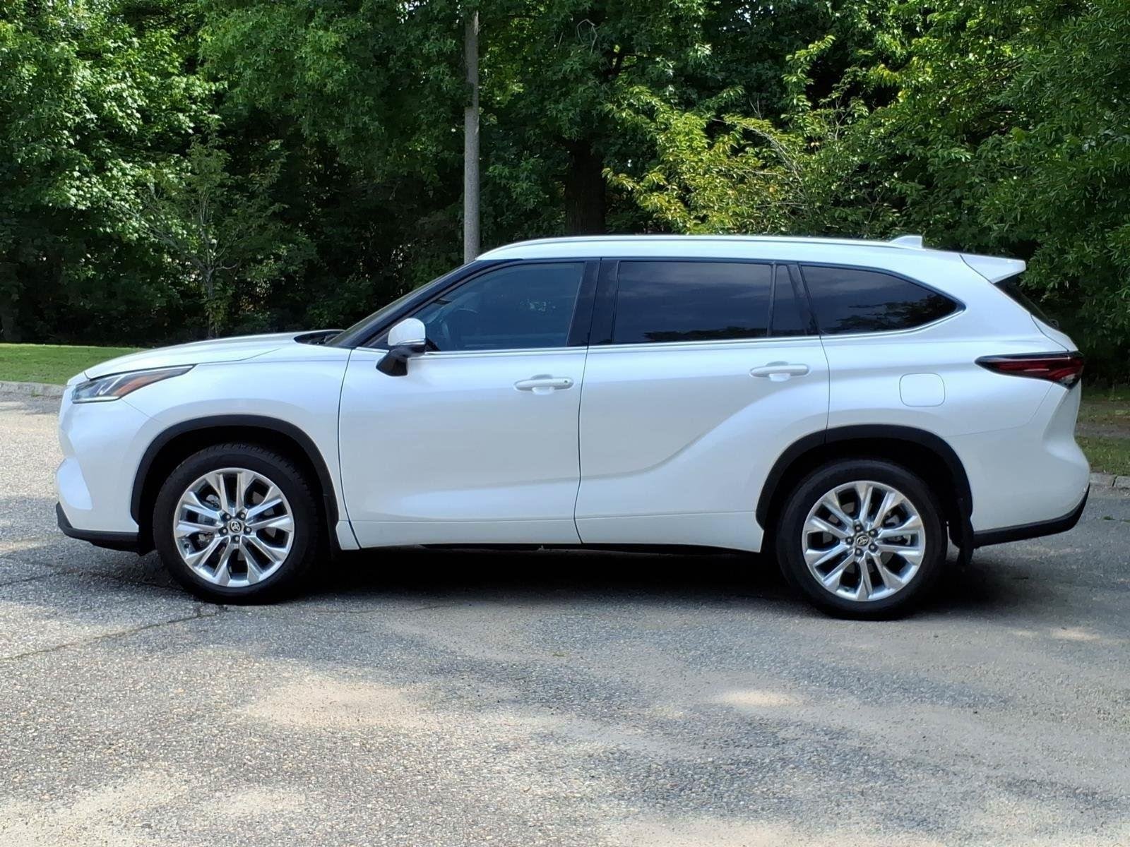 Used 2024 Wind Chill Pearl Toyota Limited image 3