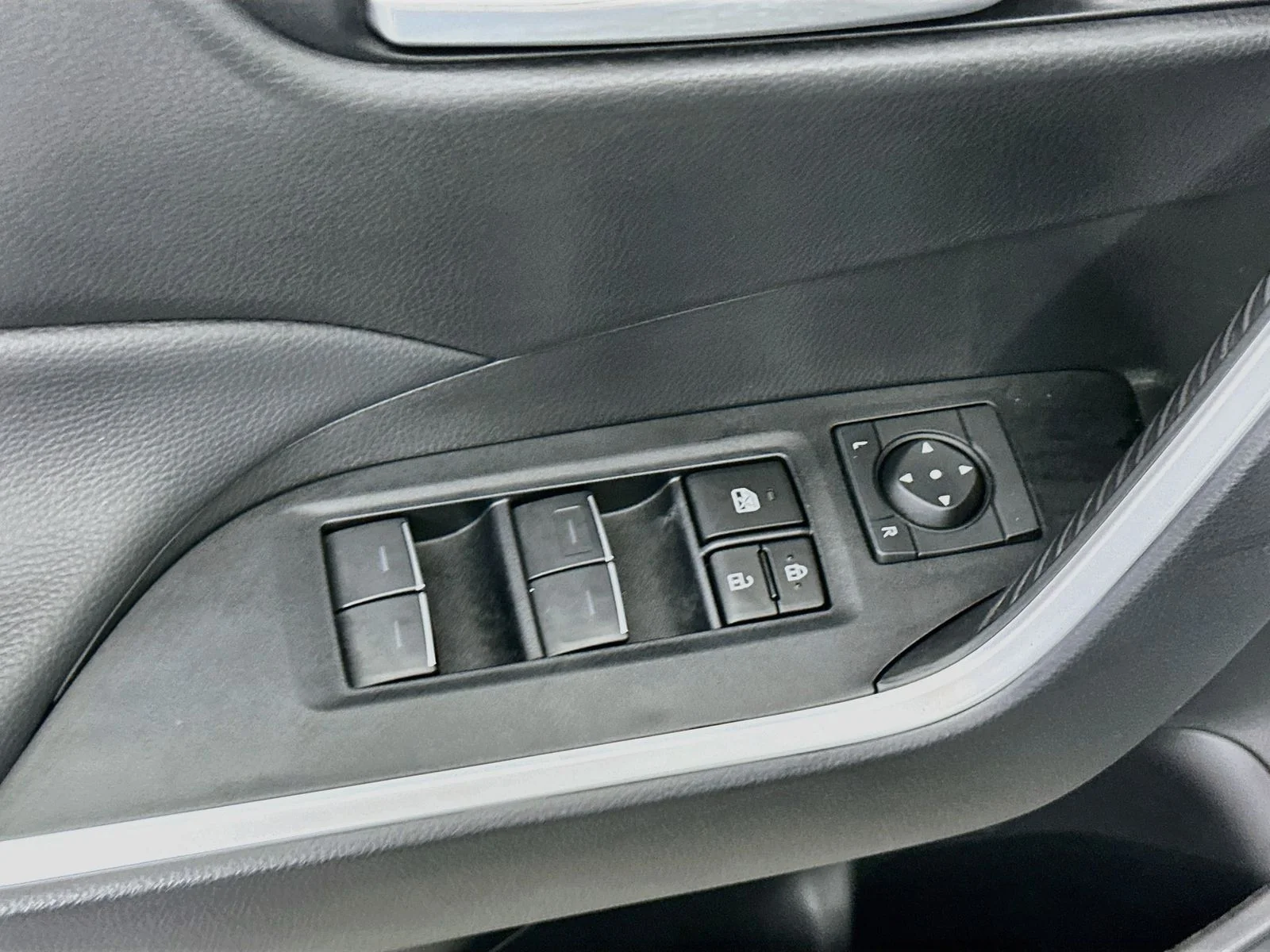 Used 2024 Silver Sky Metallic Toyota XLE image 18