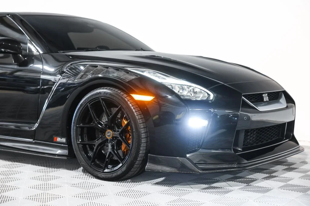 Used 2017 Black Nissan Premium image 6