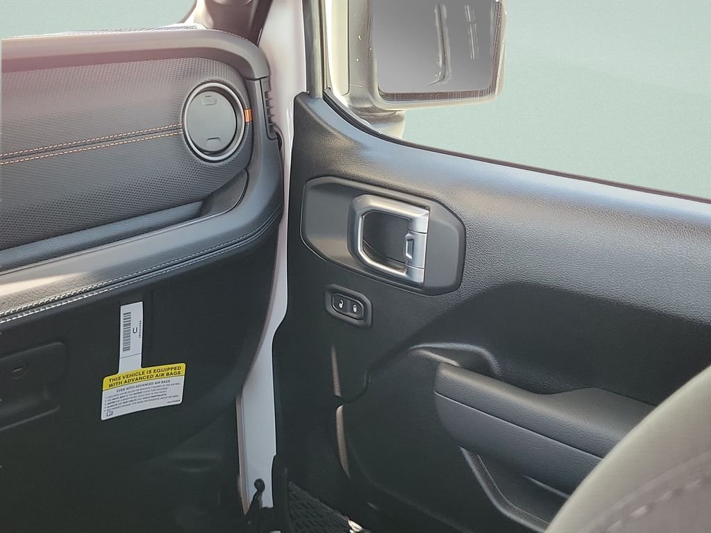 New 2026 Bright White Clearcoat Jeep Mojave image 13