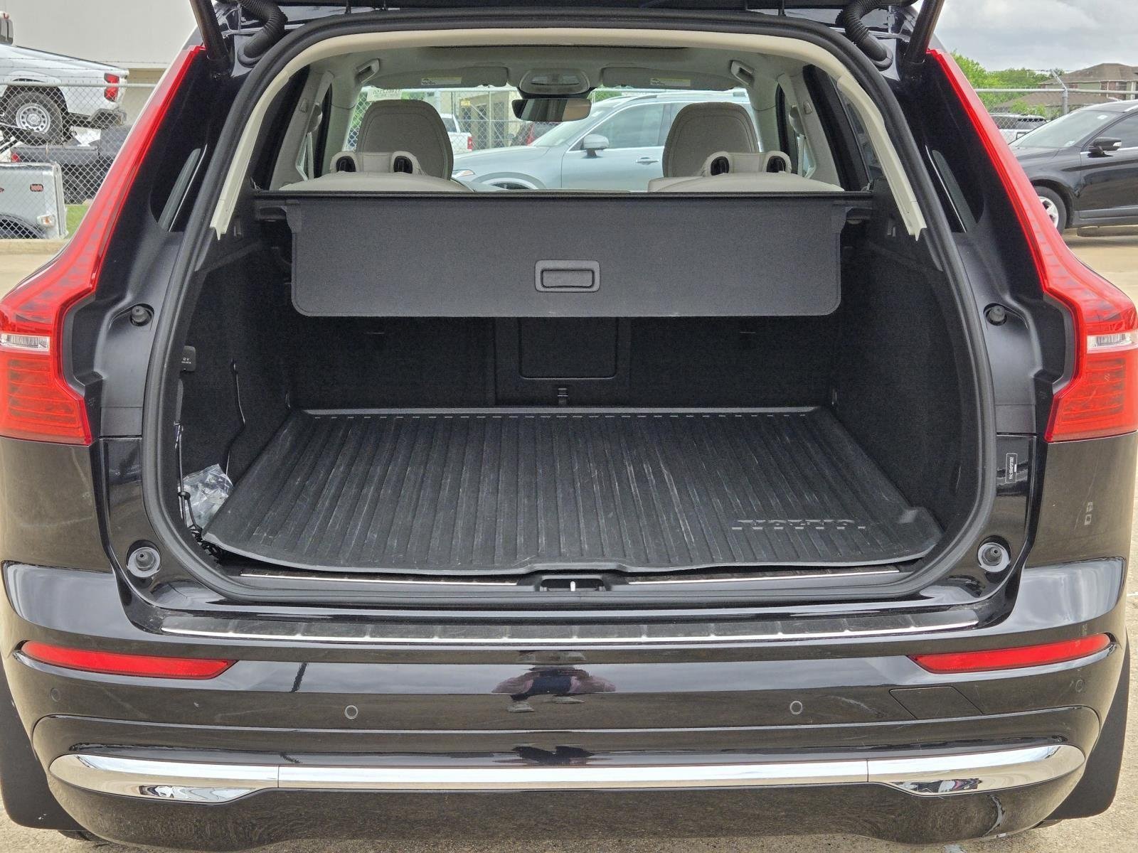 Used 2023 Onyx Black Metallic Volvo Ultimate image 13