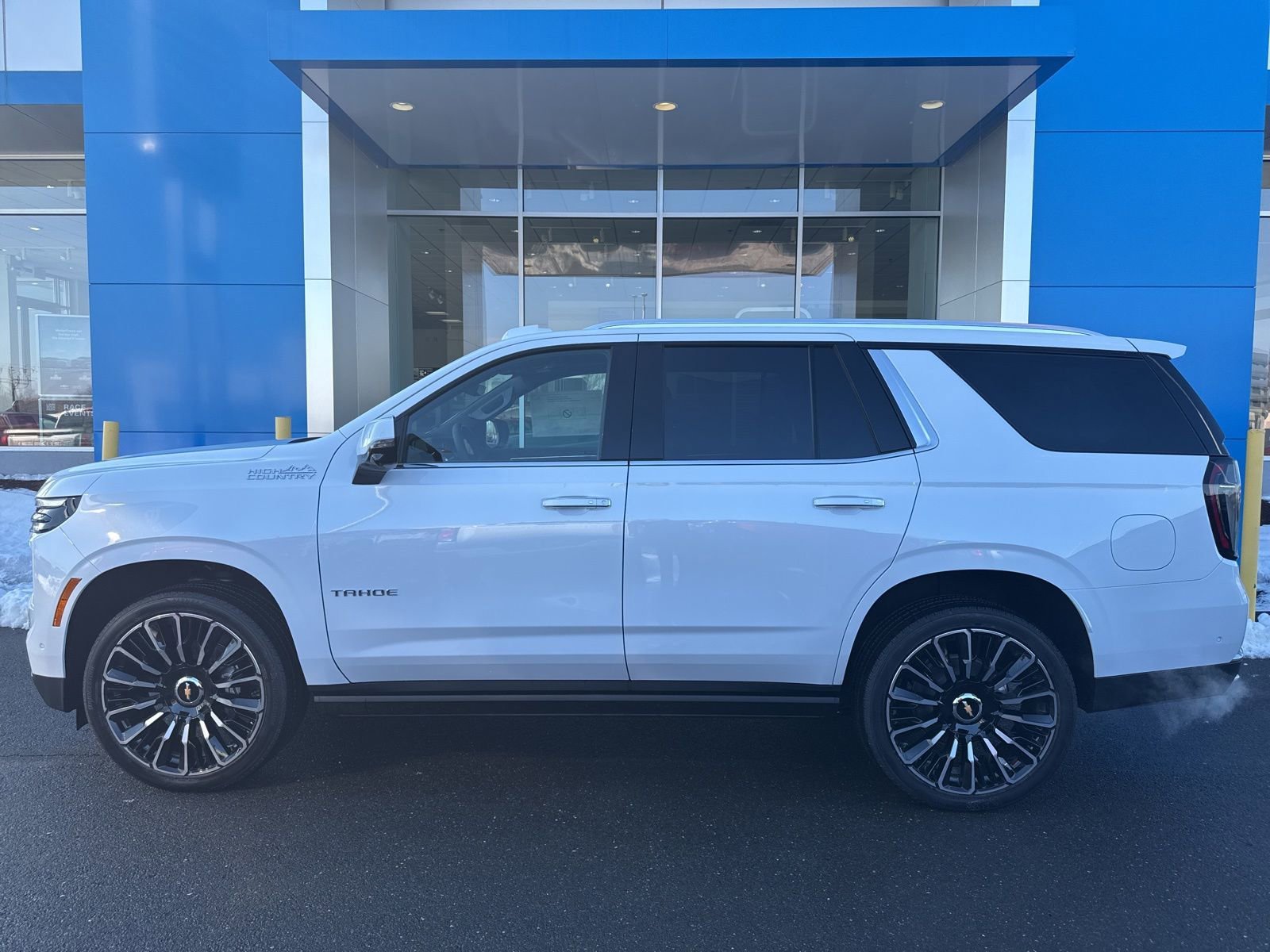 New 2026 Polar White Tricoat Chevrolet High Country Deluxe with 24in Wheels - Panoramic Sunroof - Super Cruise - Technology & Entertainment image 10