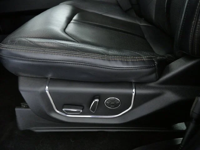Used 2019 White Ford Platinum image 16