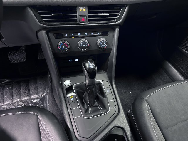 2022 Taos 1.5T SE Black · photo 28