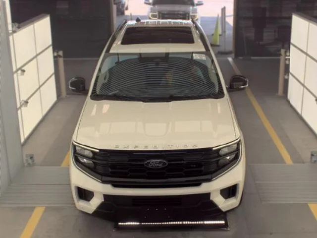 Used 2025 White Metallic Ford Active image 8