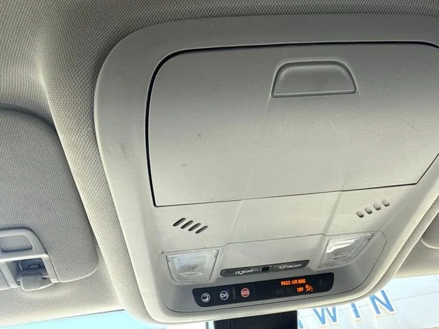 Used 2022 White GMC SLE image 16