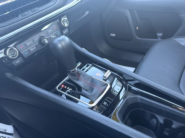Used 2022 White Jeep Trailhawk image 22