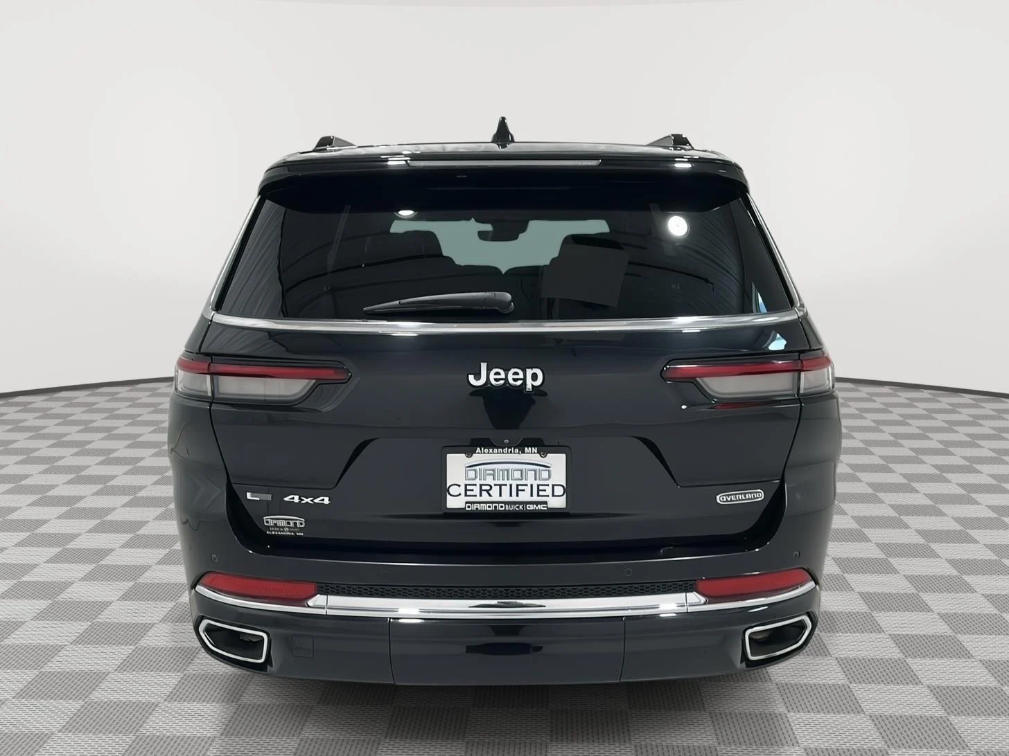 Used 2022 Diamond Black Crystal Pearlcoat Jeep Overland image 4