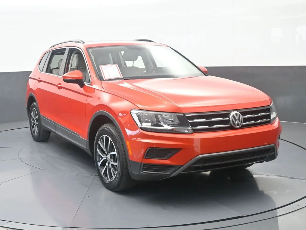 Used 2019 Orange Metallic Volkswagen 2.0T SE image 9