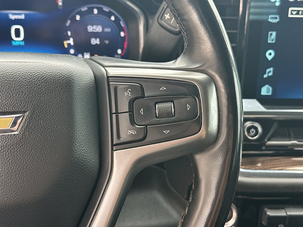 Used 2025 Summit White Chevrolet LT image 17