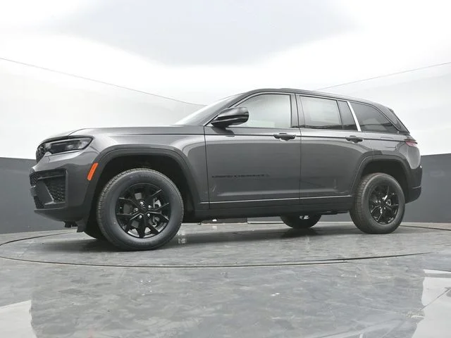 New 2026 Baltic Gray Metallic Clear-Coat Exterior Paint Jeep Altitude image 39