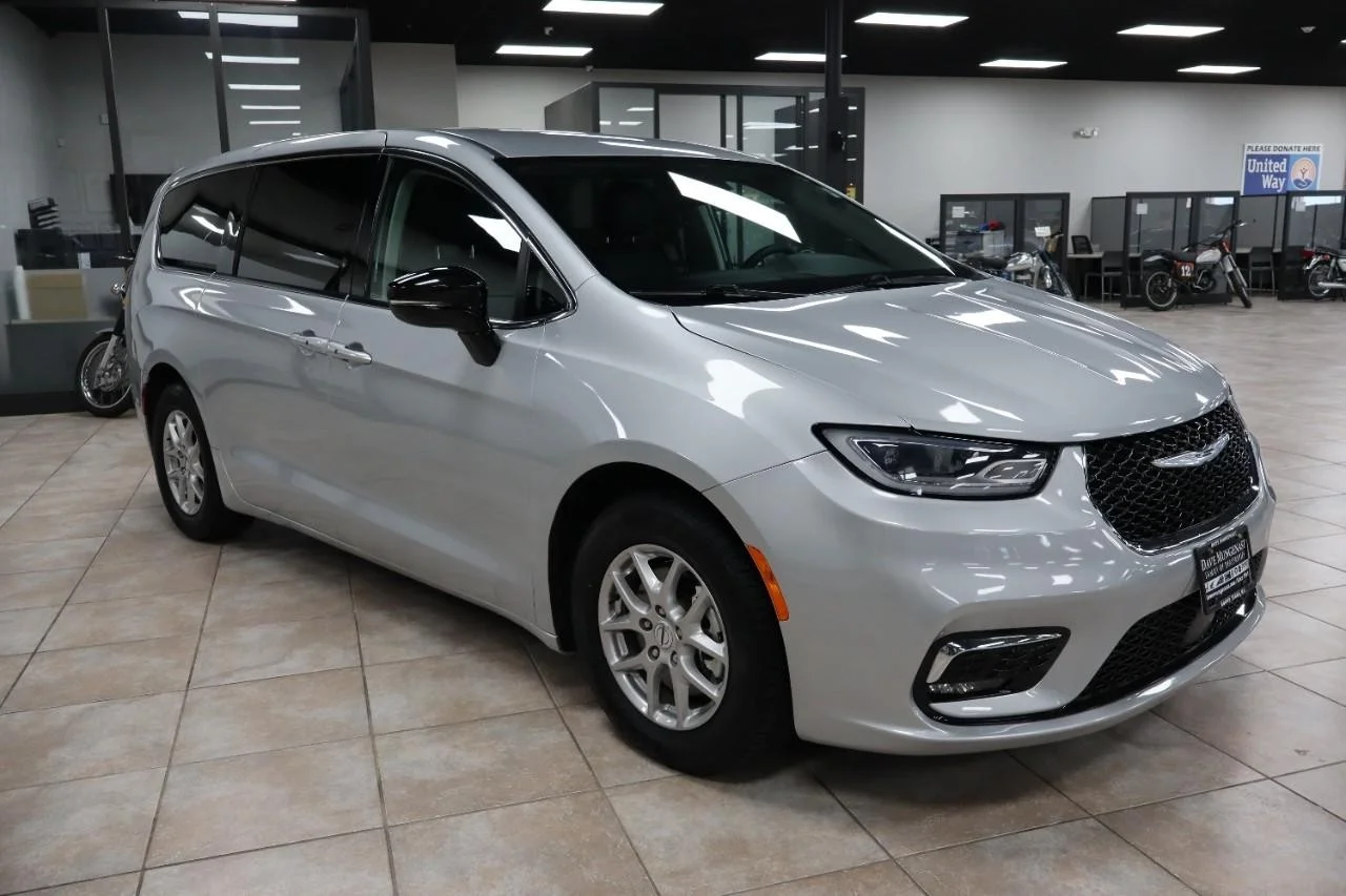 Used 2024 Silver Mist Clear Coat Chrysler Touring L image 9