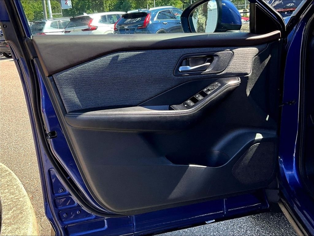 Used 2023 Blue Nissan SV image 9
