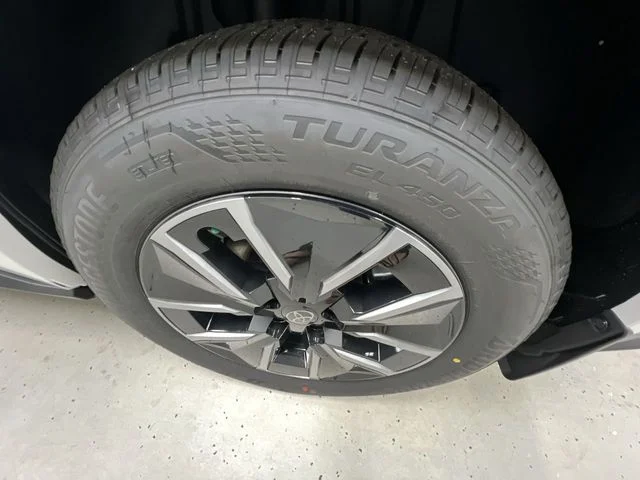 New 2026 Wind Chill Pearl <sup>1</sup> Toyota  XLE image 34