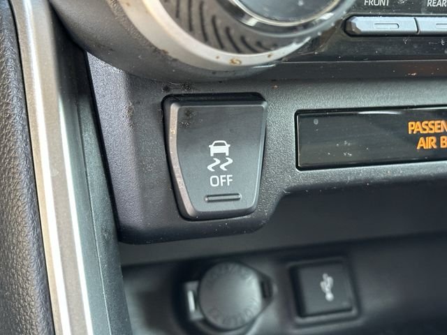 Used 2020 Black Toyota XLE Premium image 21