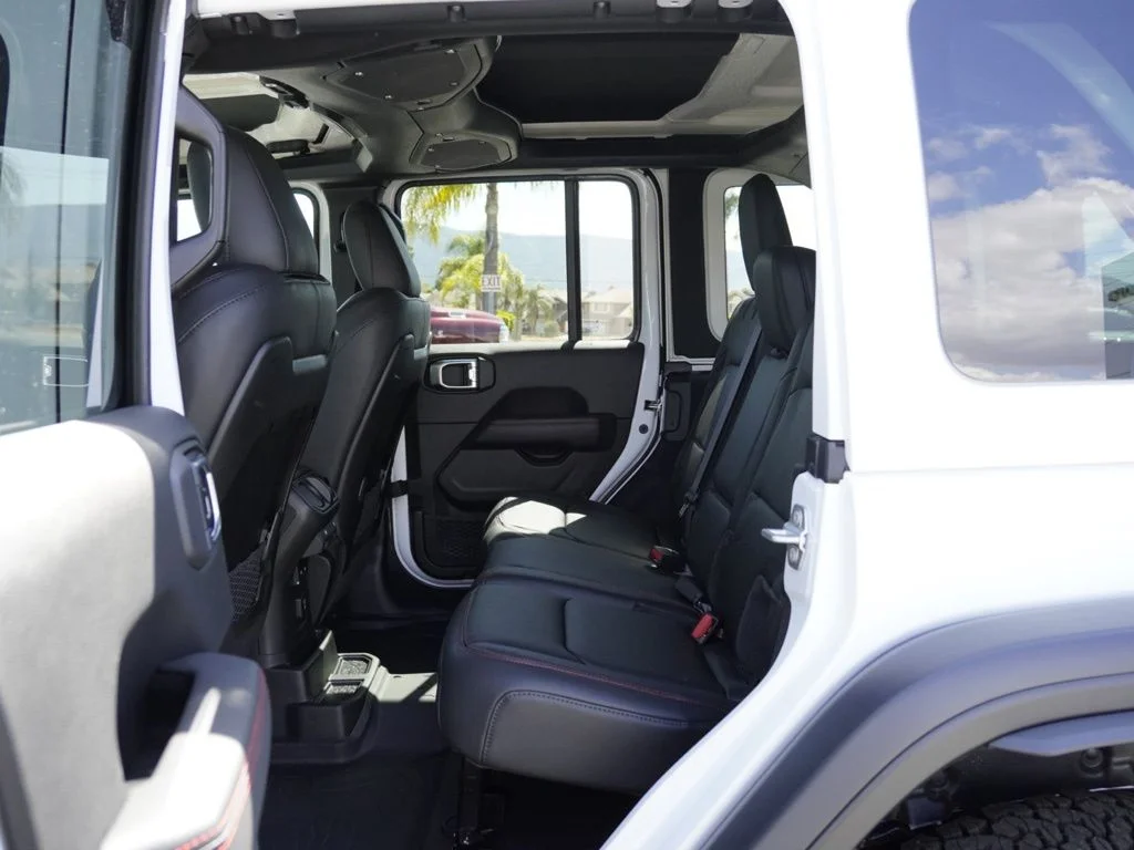 New 2026 Bright White Clear-Coat Exterior Paint Jeep Moab 392 image 19