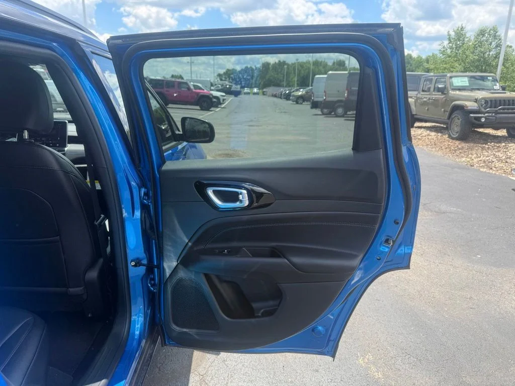 New 2026 Hydro Blue Pearl-Coat Exterior Paint Jeep Limited image 45