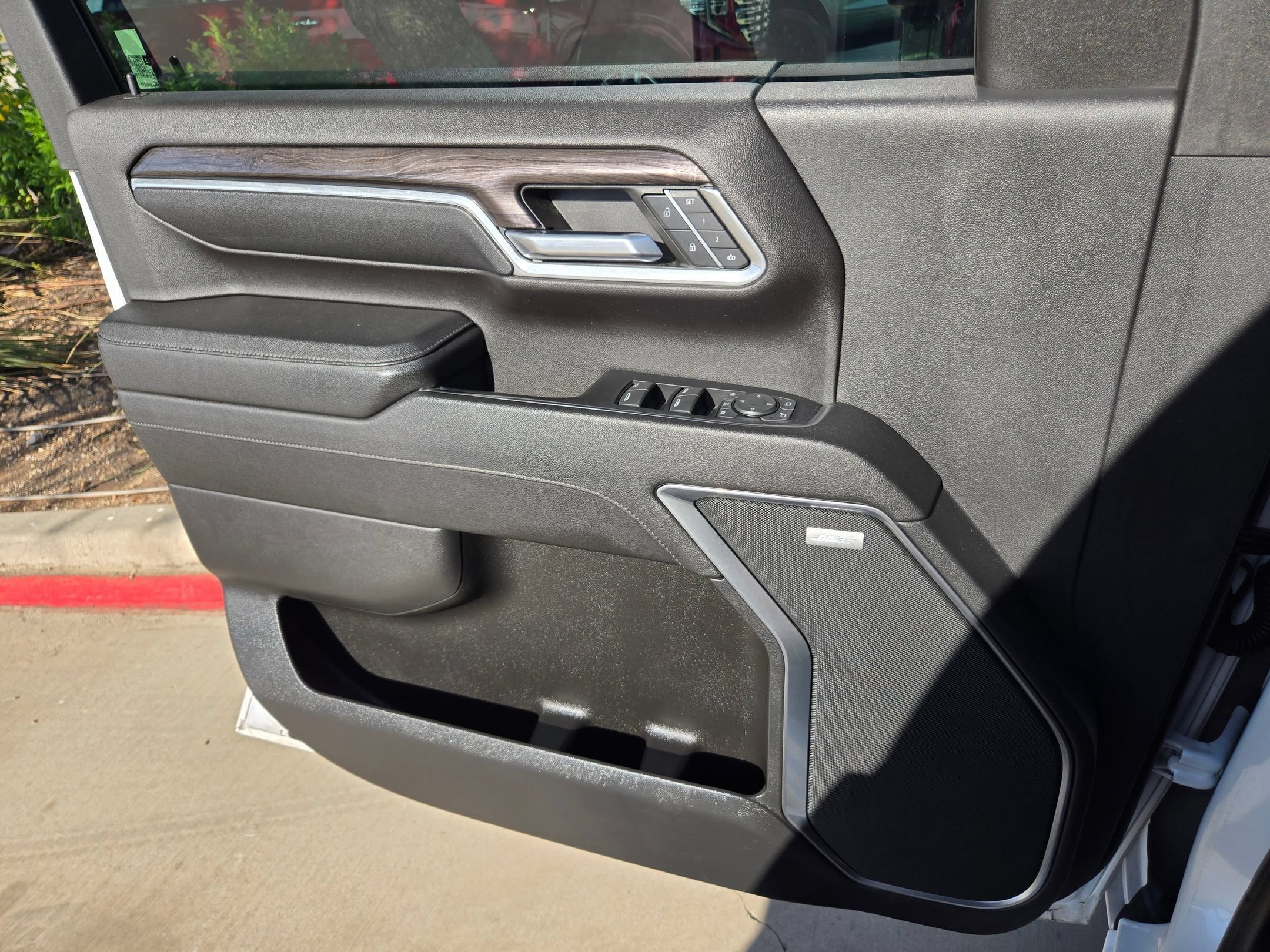 Used 2024 Iridescent Pearl Tricoat Chevrolet LTZ image 18