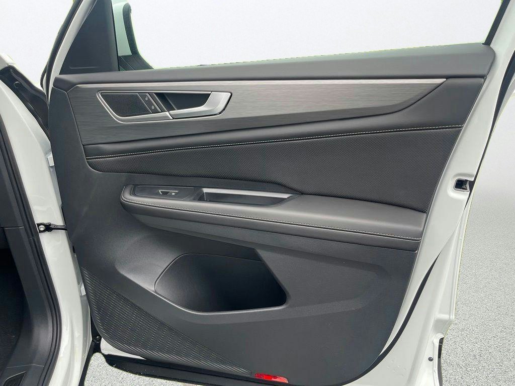 New 2026 White/off-white Volkswagen SE w/Technology image 11