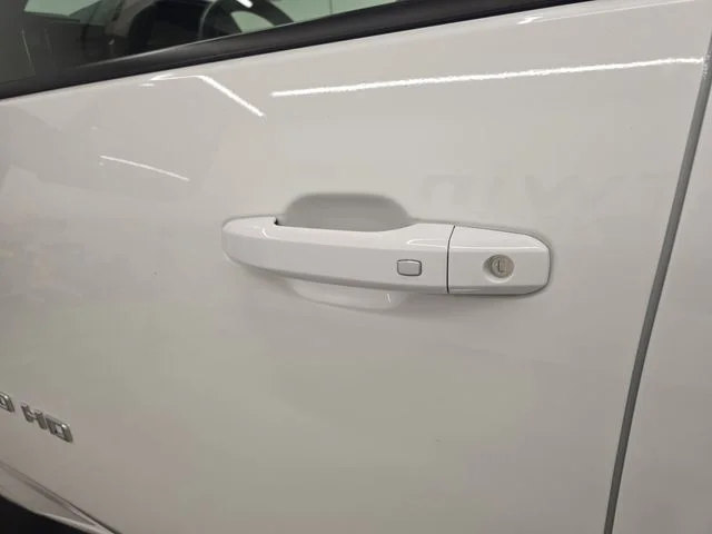 Used 2025 Summit White Chevrolet LT image 20