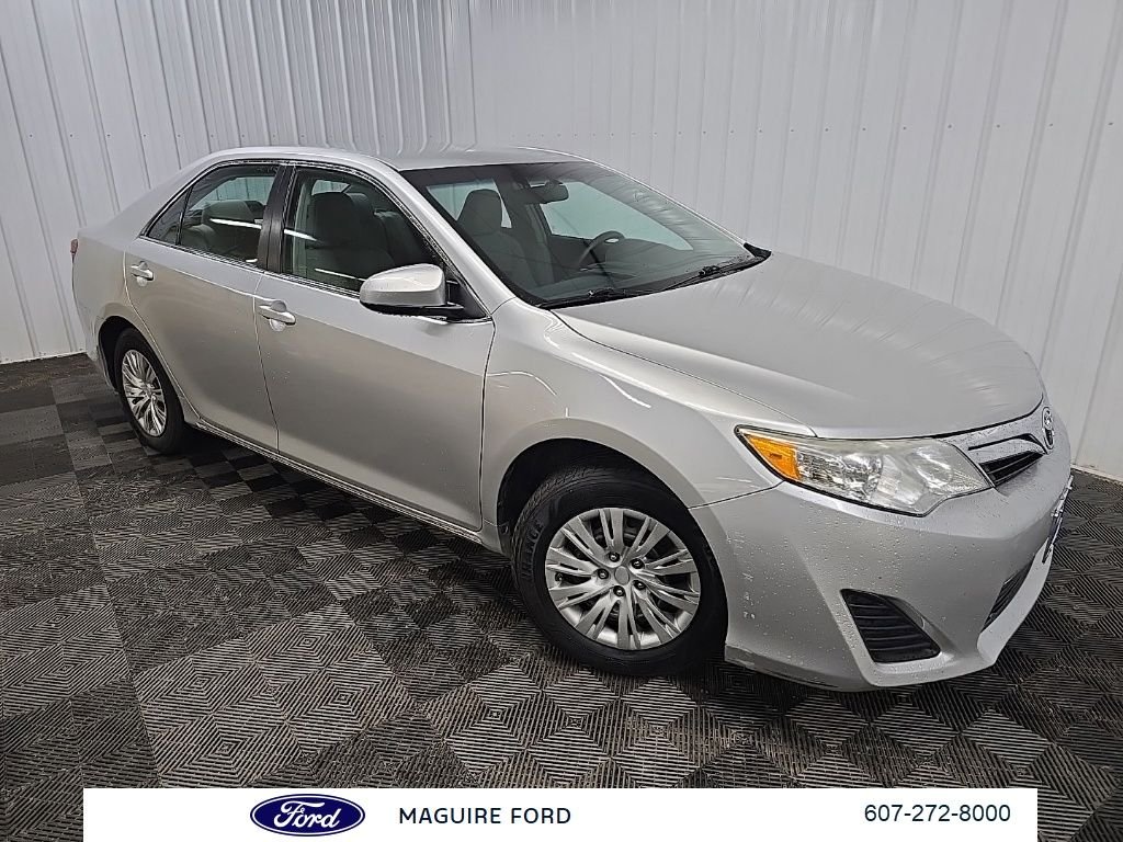Used 2014 Silver Toyota LE image 9