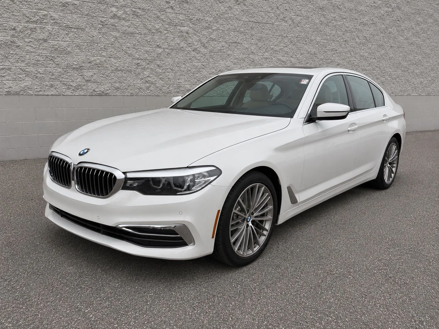 Used 2019 Mineral White Metallic BMW 540i image 1