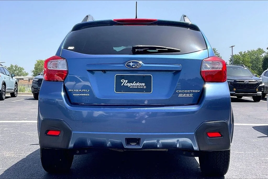 Used 2017 Blue Subaru 2.0i image 3