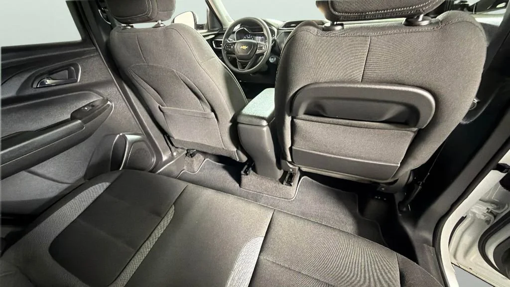 Used 2023 Summit White Chevrolet LT image 29