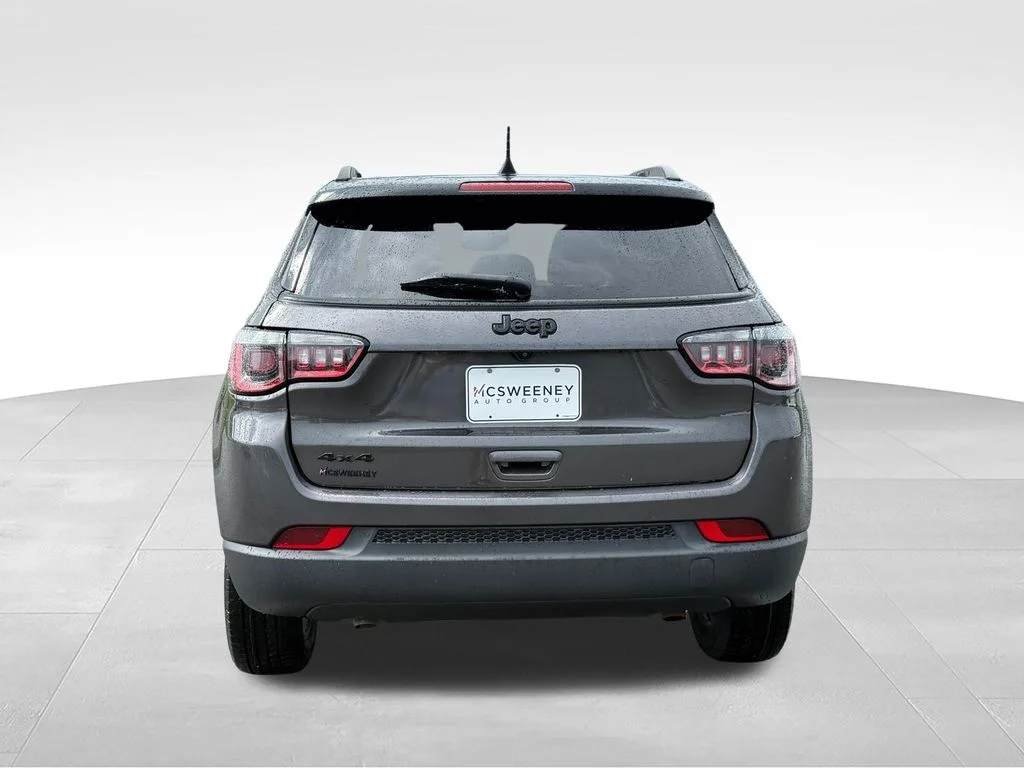 Used 2023 Gray Jeep Latitude image 27