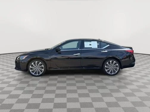 Used 2023 Black Nissan 2.5 SL image 6