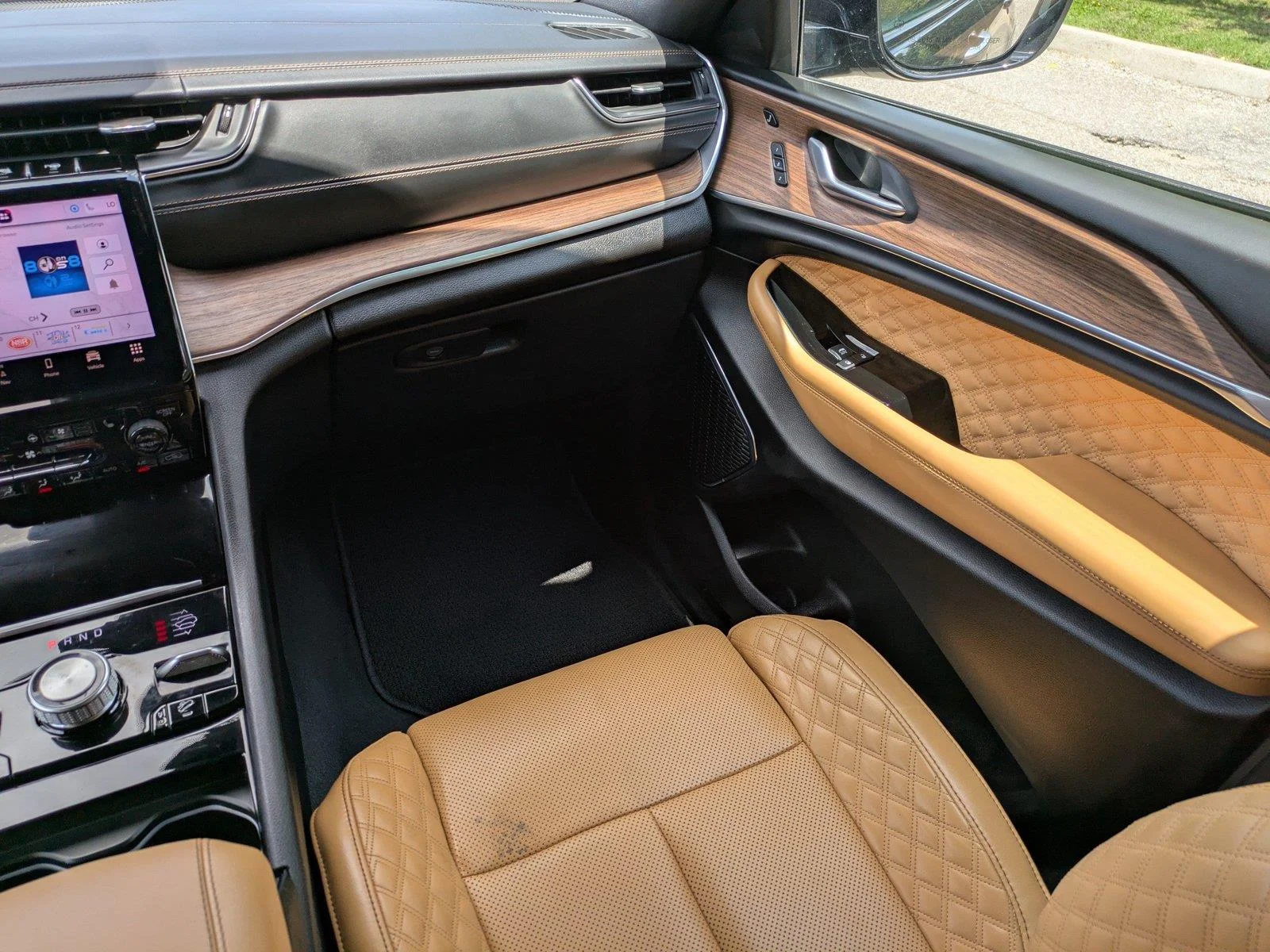 Used 2023 Diamond Black Crystal Pearlcoat Jeep Summit image 17