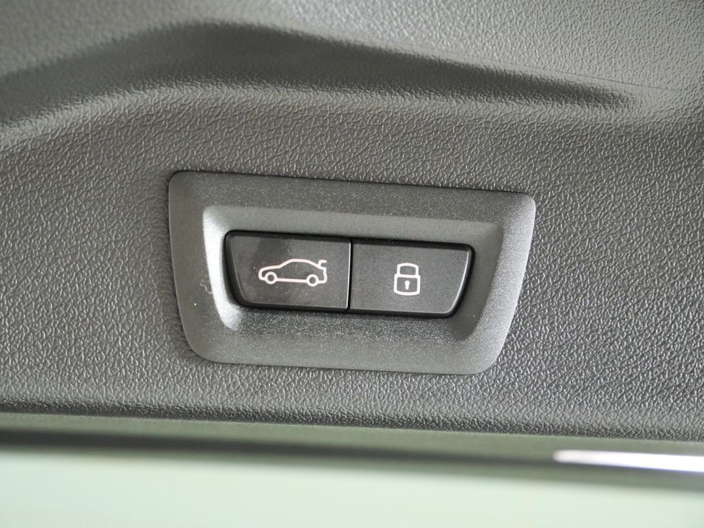 New 2026 Skyscraper Grey Metallic BMW xDrive40i image 30