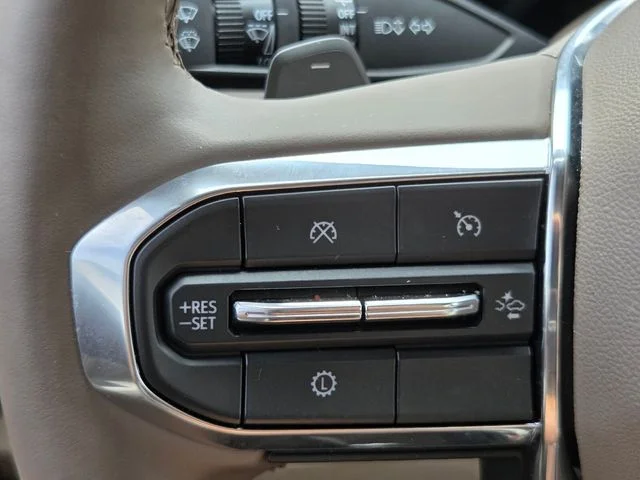 Used 2025 White GMC Denali image 21
