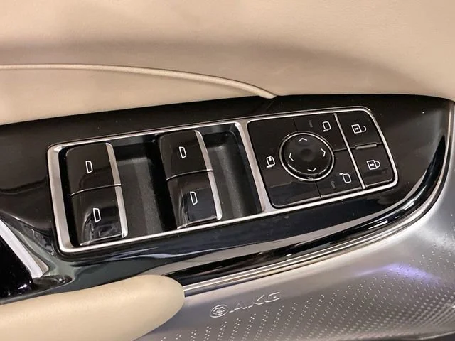 2025 Cadillac LYRIQ Luxury 3 - Photo 18