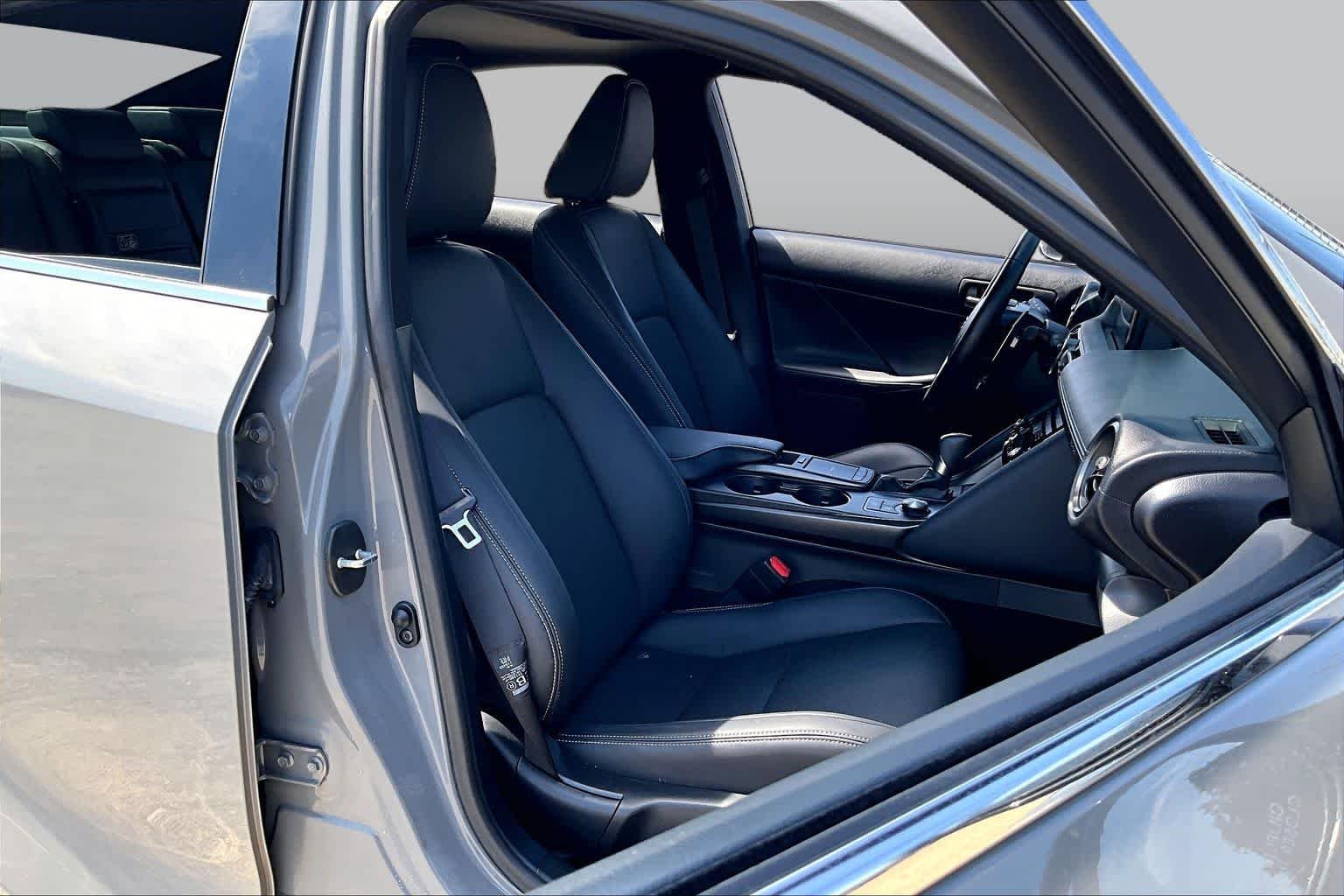 Used 2025 Incognito Lexus F SPORT Design image 8