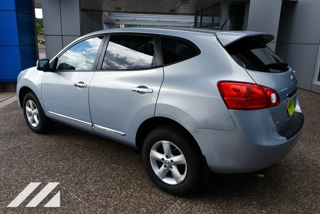 Used 2013 Blue Nissan S image 4