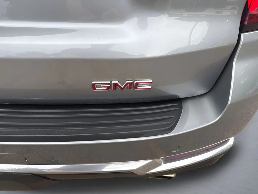 Used 2025 Silver GMC Denali image 40
